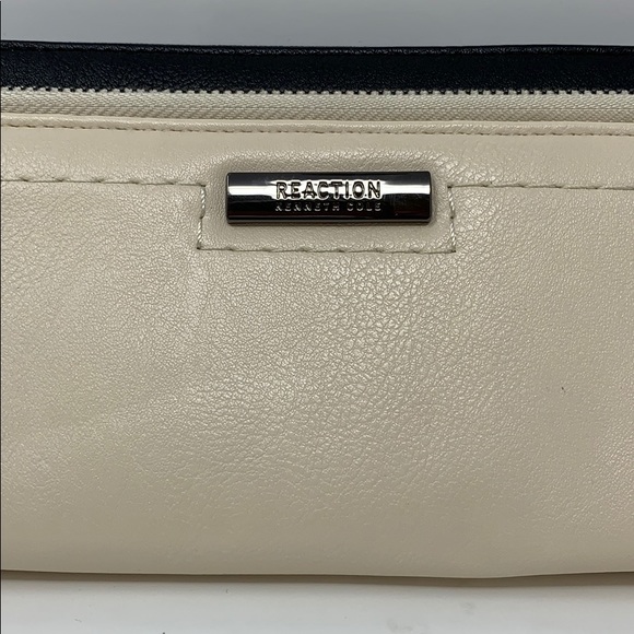 Kenneth Cole Tech Wallet W Charger and RFID NWT - Picture 3 of 8